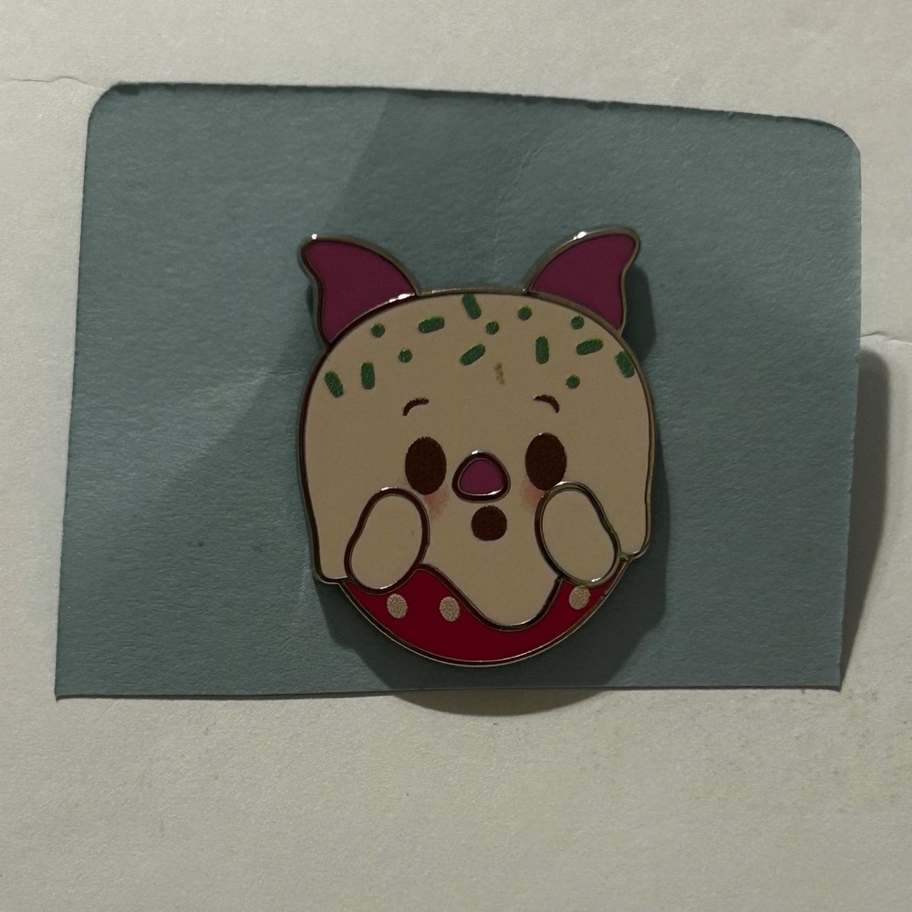 Disney Munchlings Piglet Strawberry Glazed Cupcake Enamel Pin Winnie the Pooh - Picture 1 of 4
